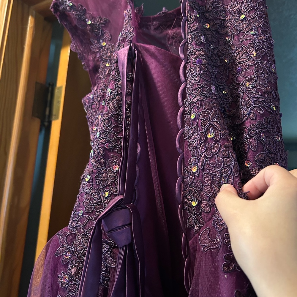 Stunning Purple Lace Women's Prom Dress
